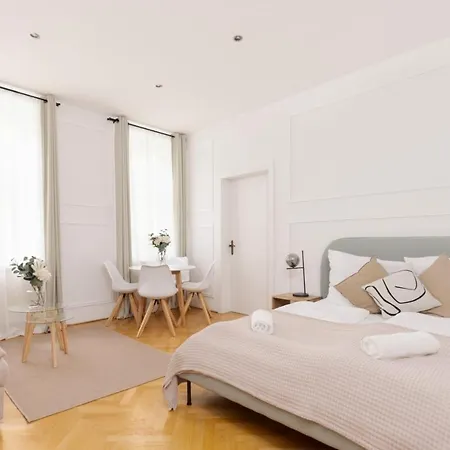 Apartment Designer Near Schoenbrunn *