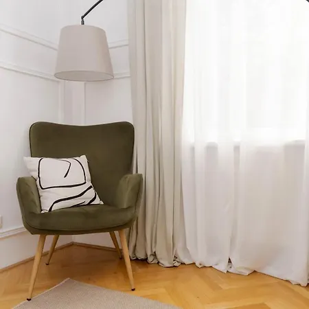 Apartment Designer Near Schoenbrunn