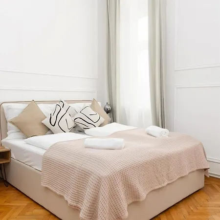 Designer Near Schoenbrunn * Vienna