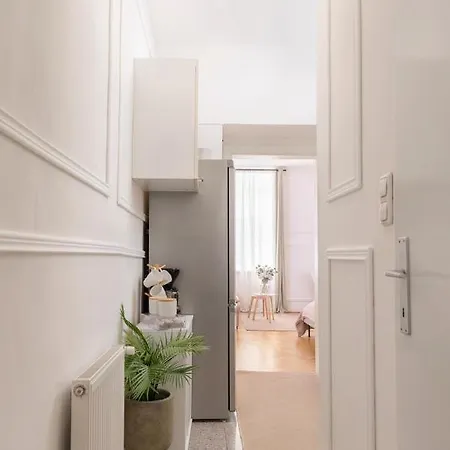 Designer Near Schoenbrunn * Vienna