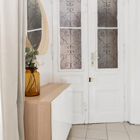 Designer Near Schoenbrunn Apartment