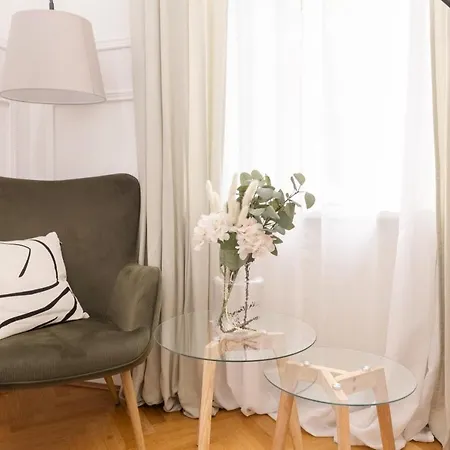 Designer Near Schoenbrunn *