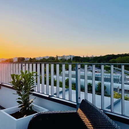 Sonnenwohnen Penthouse Direkt Bei U-bahn Und Therme Mit Anbindung Ins Zentrum