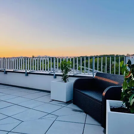 Sonnenwohnen Penthouse Direkt Bei U-bahn Und Therme Mit Anbindung Ins Zentrum Apartment Vienna