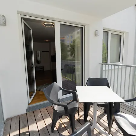 Modern With Big Balcony Near City Center Apartment *