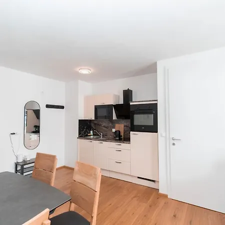 Modern With Big Balcony Near City Center Apartment Vienna