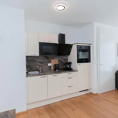 Modern With Big Balcony Near City Center Apartment *
