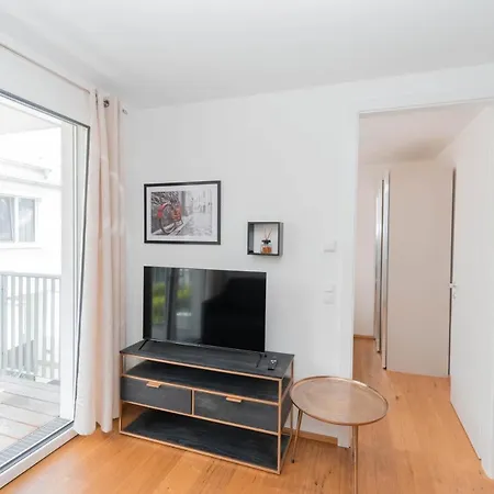 Apartment Modern With Big Balcony Near City Center