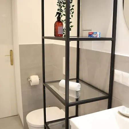 Bloom - Cozy Apartment, 5 Stops To Center Apartment *