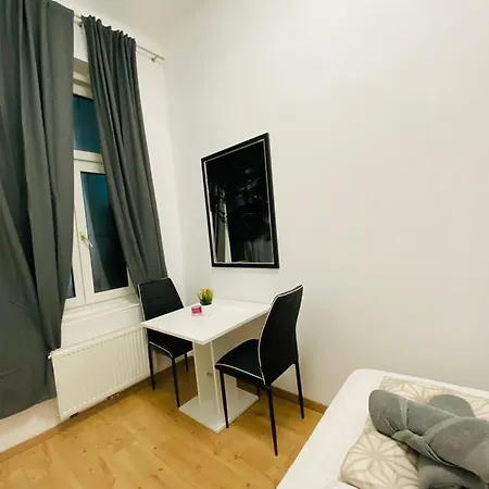 Quad-room Near Prater Stern *