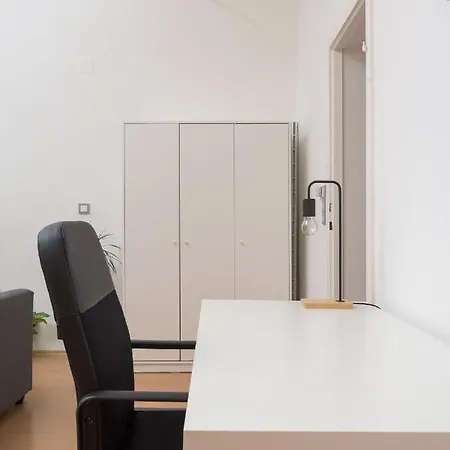 Spacious Apt In Perfect Location For Family *
