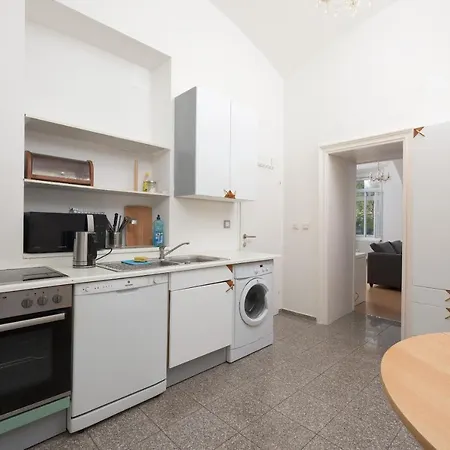 Spacious Apt In Perfect Location For Family