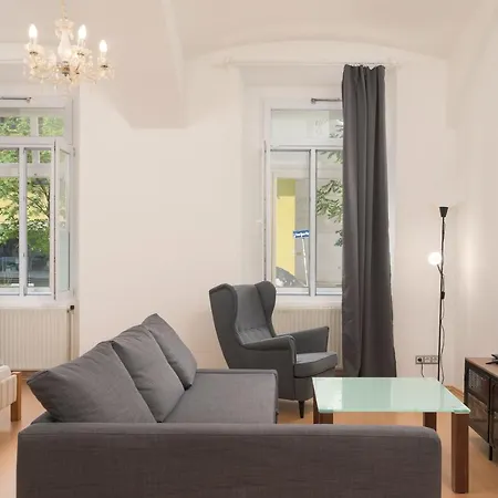Spacious Apt In Perfect Location For Family