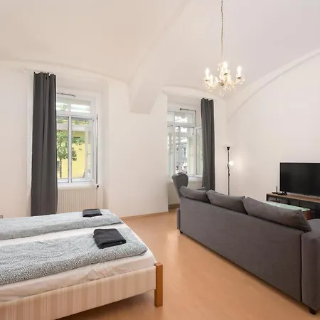 Spacious Apt In Perfect Location For Family