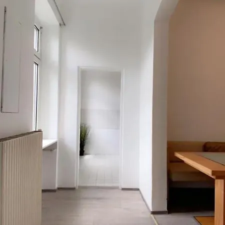 Apartment Premier Quad Wh *
