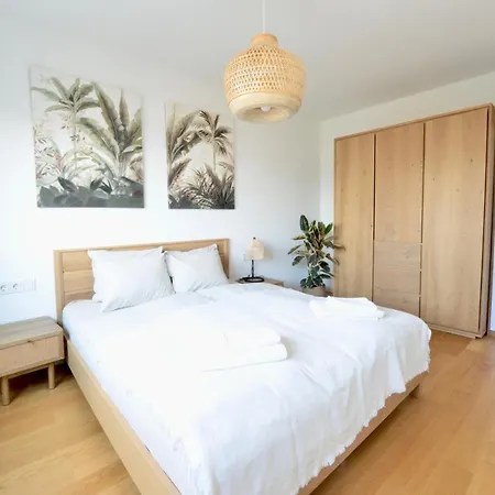 Apartment Modern & Stylish Close To Centre *
