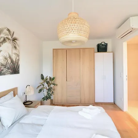 Modern & Stylish Close To Centre *