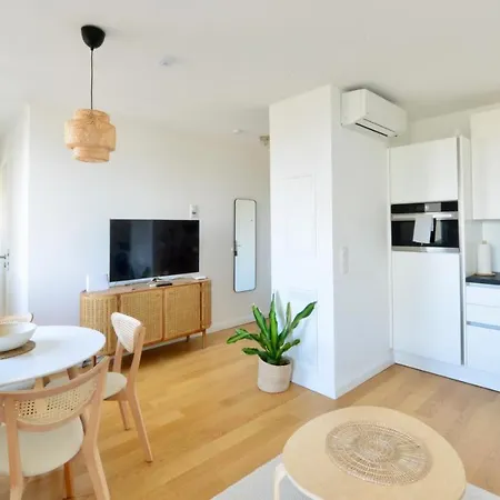 Modern & Stylish Close To Centre