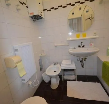 Vienna Holiday Apartments *