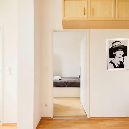 Beautiful 1 Bedroom Near Schoenbrunn Apartment