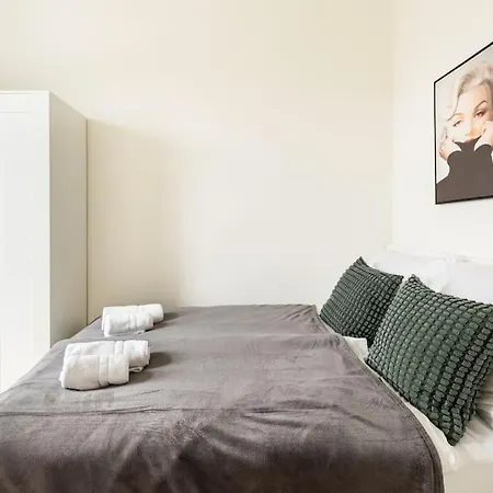 Beautiful 1 Bedroom Near Schoenbrunn Apartment *