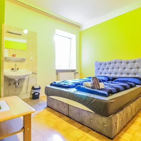 Q Economic Studio 2p Bs A Apartment *