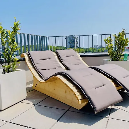Sonnenwohnen Penthouse Direkt Bei U-bahn Und Therme Mit Anbindung Ins Zentrum Vienna