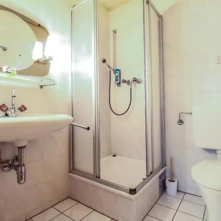 Apartment Private Triple Bedroom With Bathroom Vienna