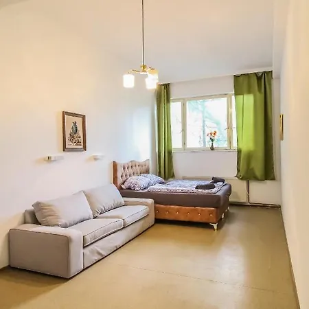 Private Triple Bedroom With Bathroom *