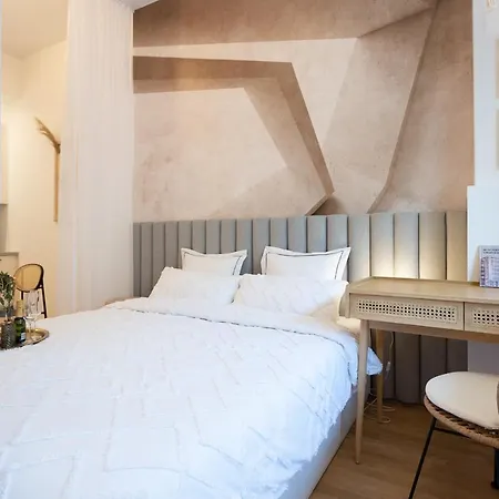 The Bohemian Courtyard Apartment Vienna