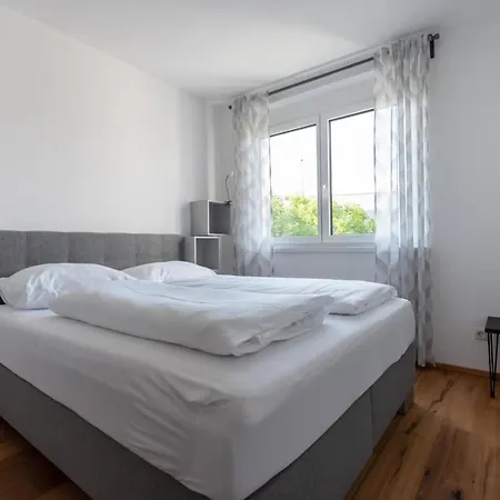 Gruene Ruhelage, 20 Minuten Ins Zentrum Und Parkgarage Apartment