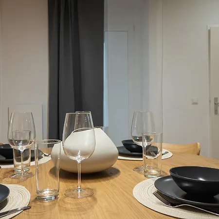 1br With A Queen-size Bed And Terrace - Contactless 24h Check-in Apartment Vienna