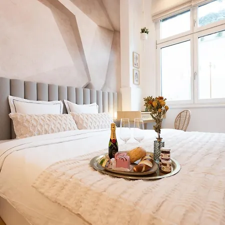 The Bohemian Courtyard Apartment Vienna