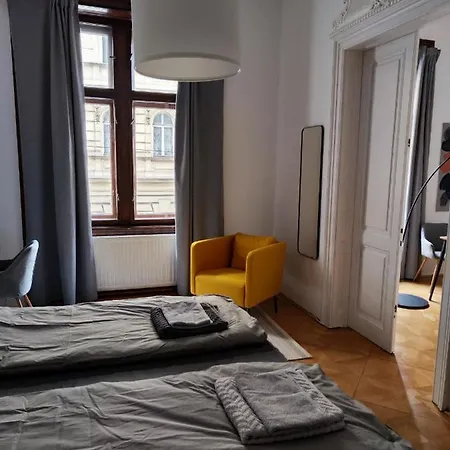 B In A Aristocratic Guest house Vienna