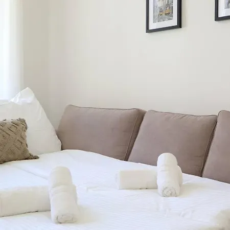 Bloom - Cozy Apartment, 5 Stops To Center