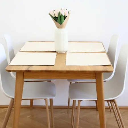 Bloom - Cozy Apartment, 5 Stops To Center Vienna