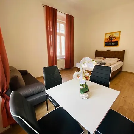 Apartment Quad-room Near Prater Stern