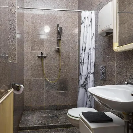 Spacious Apt In Perfect Location For Family 24h Check-in