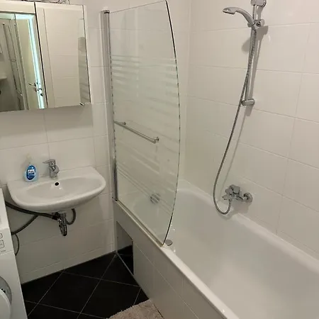 Hauptbahnhof Ferienwohnung Am Park Apartment Vienna