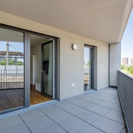 Contactless Self-check-in - 1br Apartment, Near Airport,15 Min To Center *