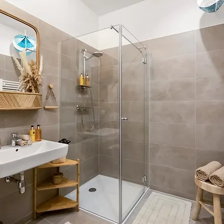 The Bohemian Courtyard Apartment Vienna