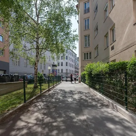 Apartment Edles Souterrain In Zentrumsnahe *
