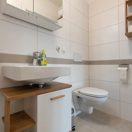 Gruene Ruhelage, 20 Minuten Ins Zentrum Und Parkgarage Apartment