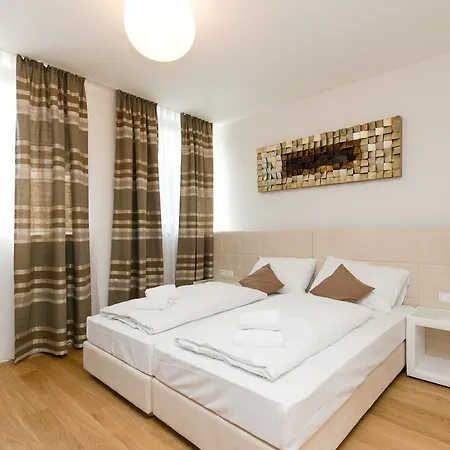Apartament Castellez 1020 *