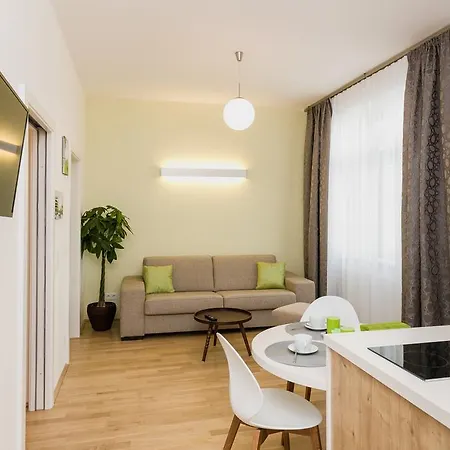 Apartament Castellez 1020 *