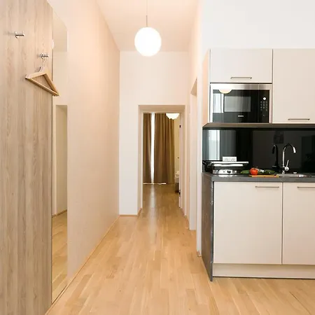Apartament Castellez 1020 *