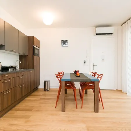 Apartament Castellez 1020 *