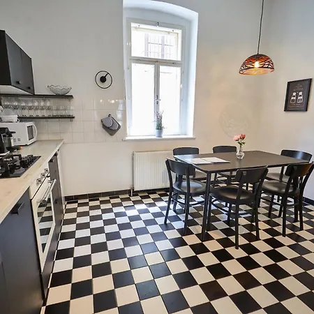 Apartment Fancy For 5 With Self-check-in At Spittelberg