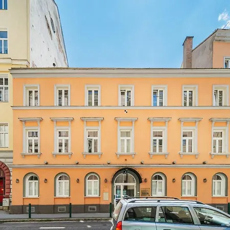 Self-check-in Adlon Hotel 3*