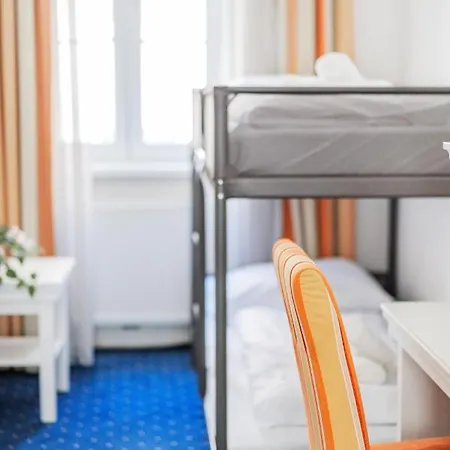 Self-check-in Adlon Hotel 3*